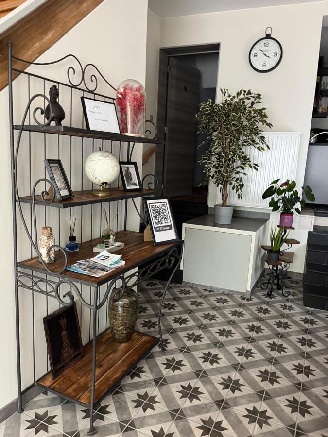 Au Marolles Atomium Homestay